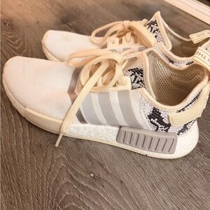 Adidas NMD R1 Reptile Pack Ecru Tint Sneakers – Women’s Size 8 – Cream Neutral